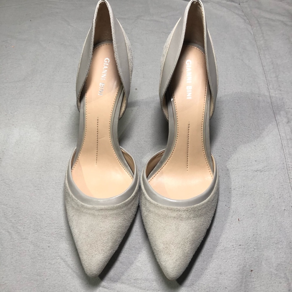 Gianni Bini suede closed  toe pump
